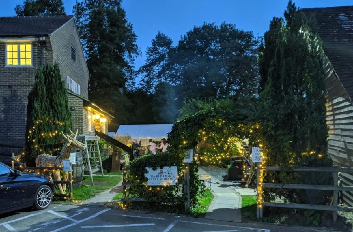 Red Lion Hotel, Pub & Restaurant Betchworth Exterior photo